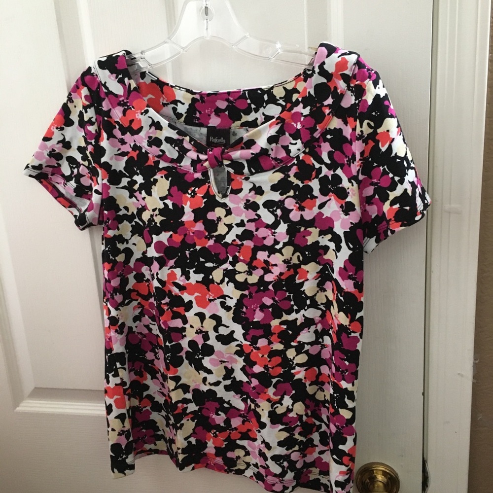 FINAL MARKDOWN Ladies Rafaella tee medium